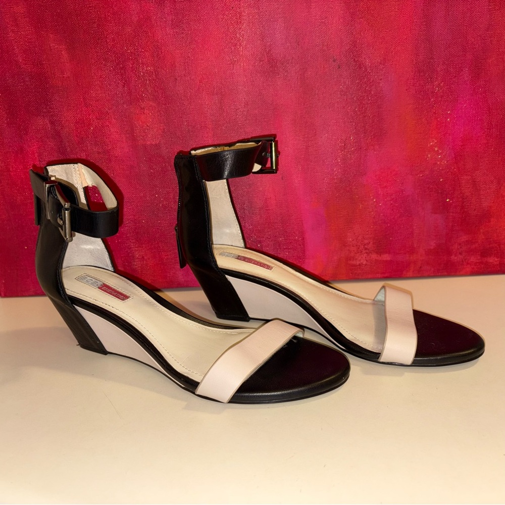 BCBGeneration Black and White Wedges
